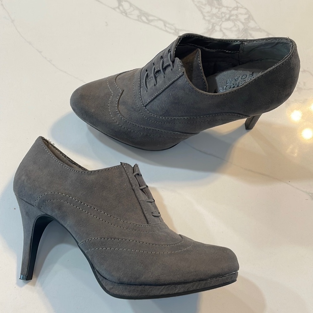 🎉HOST PICK! 🎉 Life stride memory foam gray suede ankle boots